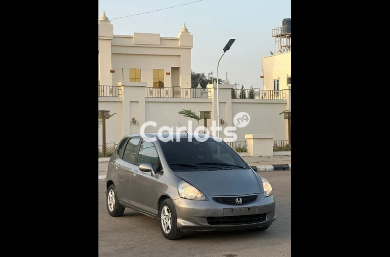 CLEAN 2010 HONDA JAZZ