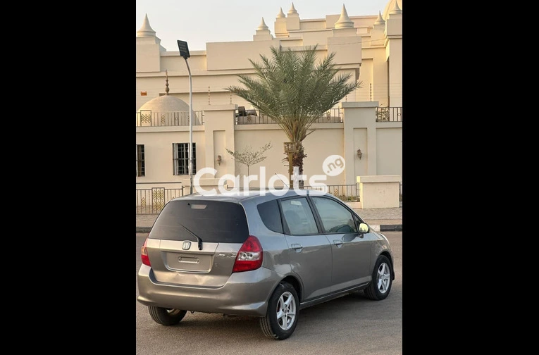 CLEAN 2010 HONDA JAZZ - 7/7