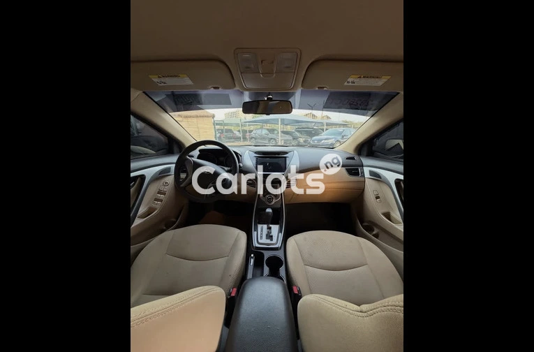 HYUNDAI ELANTRA 2013 - 2/7