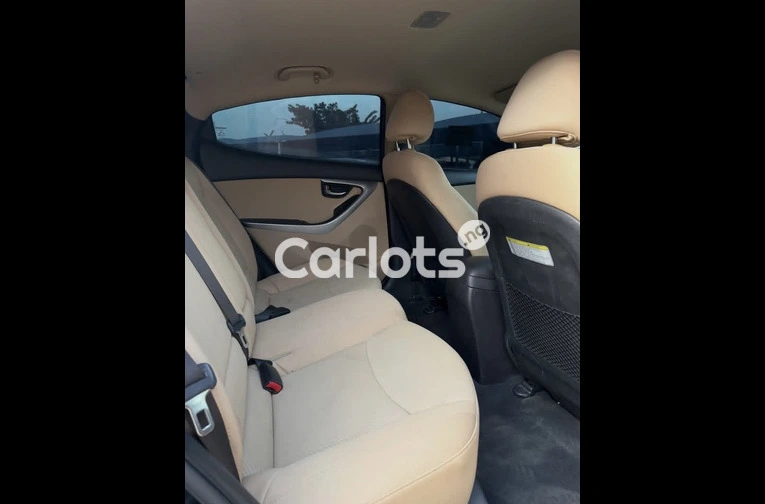 HYUNDAI ELANTRA 2013 - 4/7