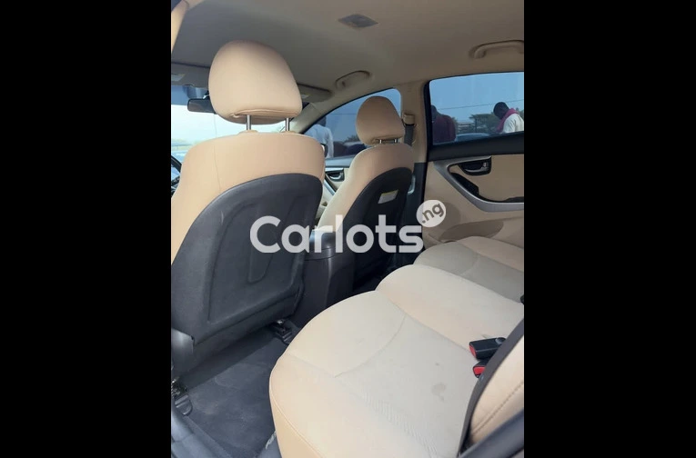 HYUNDAI ELANTRA 2013 - 5/7