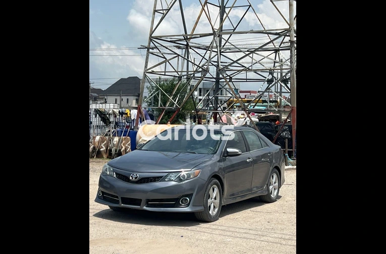 Extremely cleaned 2013 Toyota Camry - 5/7