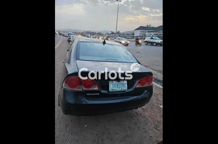 Honda Civic 2007 Model - 2/5