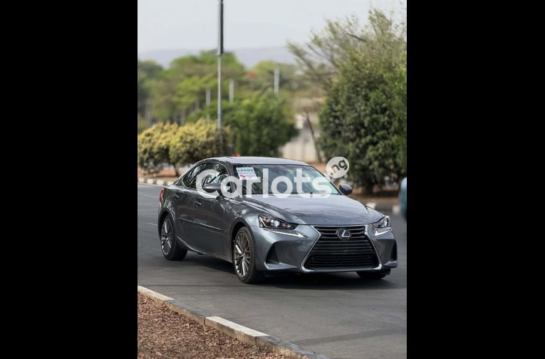 Foreign Used Lexus IS300 2017 - 2/6