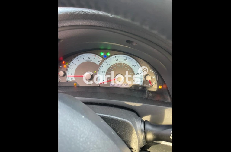 NEW ARRIVAL TOKUNBO 2011 TOYOTA CAMRY SE - 2/7