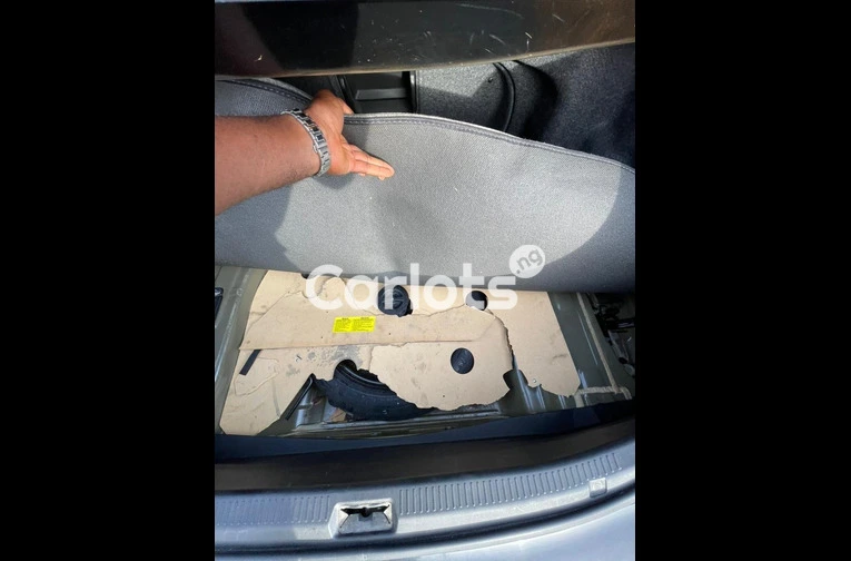 NEW ARRIVAL TOKUNBO 2011 TOYOTA CAMRY SE - 5/7