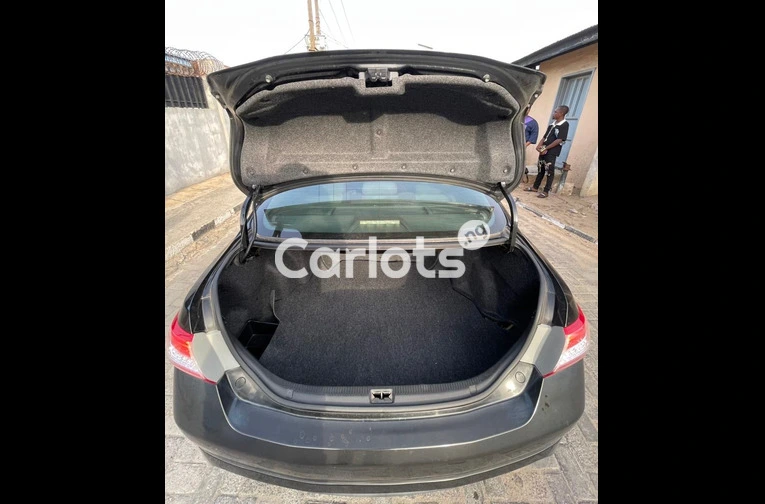 NEW ARRIVAL TOKUNBO 2011 TOYOTA CAMRY SE - 6/7