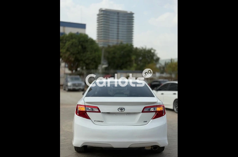 Foreign used 2014 Toyota Camry SE