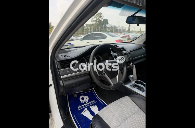 Foreign used 2014 Toyota Camry SE - 4/7