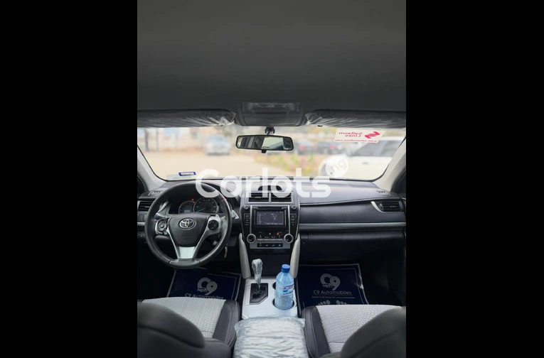 Foreign used 2014 Toyota Camry SE - 5/7
