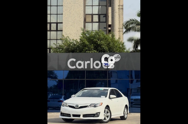 Foreign used 2014 Toyota Camry SE - 7/7