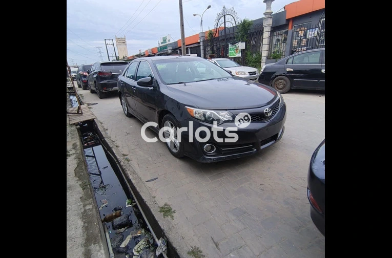 CLEAN REGISTERED 2012 TOYOTA CAMRY SE V4 - 7/7
