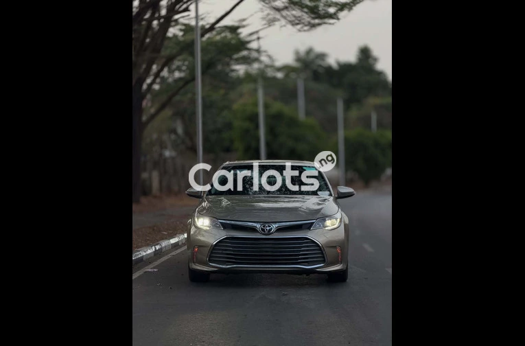 Toyota Avalon Limited 2015 - 2/7