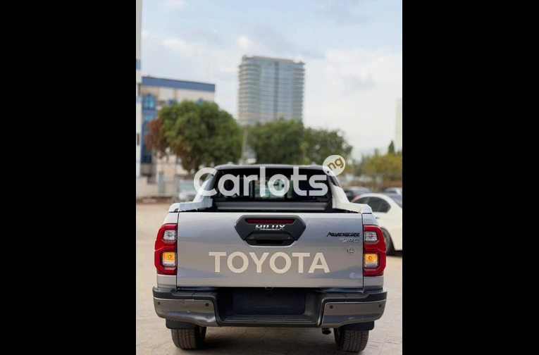 Foreign used Toyota Hilux Adventure 2021 - 2/7
