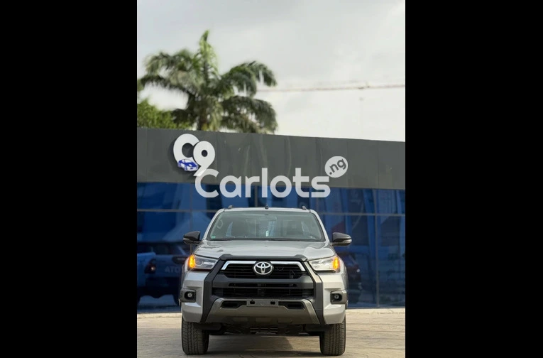 Foreign used Toyota Hilux Adventure 2021 - 6/7
