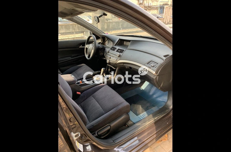 Tokunbo 2011 Honda Accord - 3/7