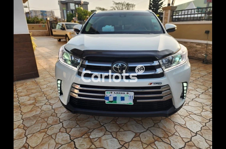 PREMIUM 2019 TOYOTA HIGHLANDER XLE AWD - 1/7