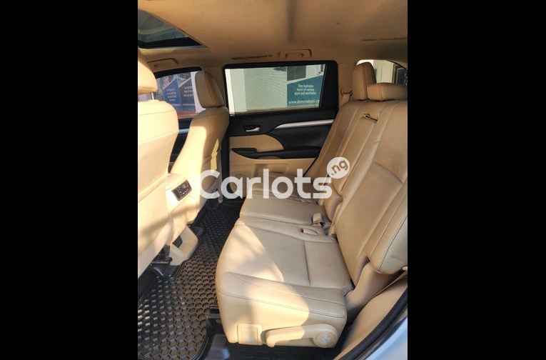 PREMIUM 2019 TOYOTA HIGHLANDER XLE AWD - 4/7