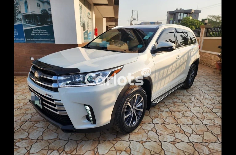 PREMIUM 2019 TOYOTA HIGHLANDER XLE AWD - 6/7
