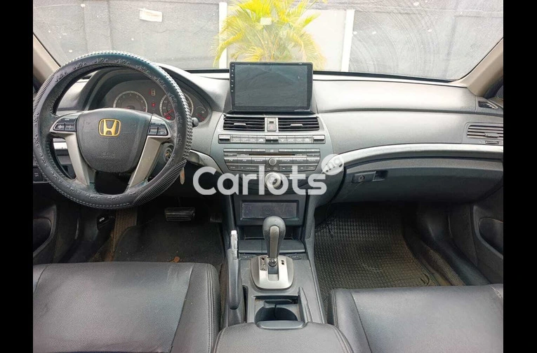 Honda Accord 2009 model - 2/5