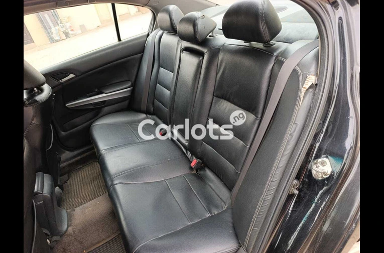 Honda Accord 2009 model - 3/5