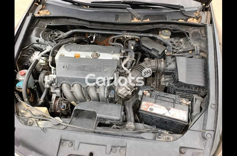 Honda Accord 2009 model - 4/5