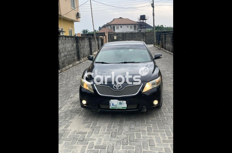 Clean 2010 Toyota Camry - 5/7