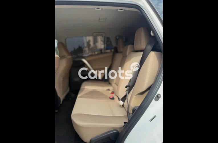 Foreign used 2013 Toyota RAV4 LE - 4/7