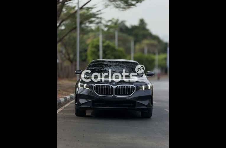 Foreign Used 2024 BMW 5 Series - 2/7