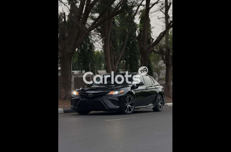 2018 Toyota Camry SE - 1/7