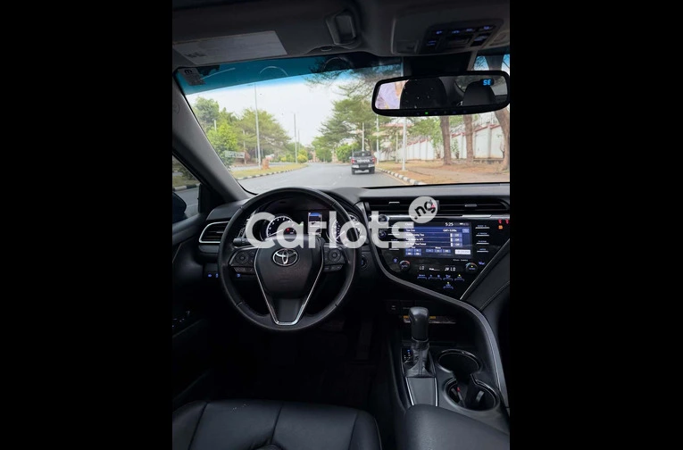 2018 Toyota Camry SE - 4/7