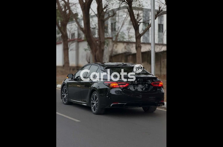 2018 Toyota Camry SE - 7/7