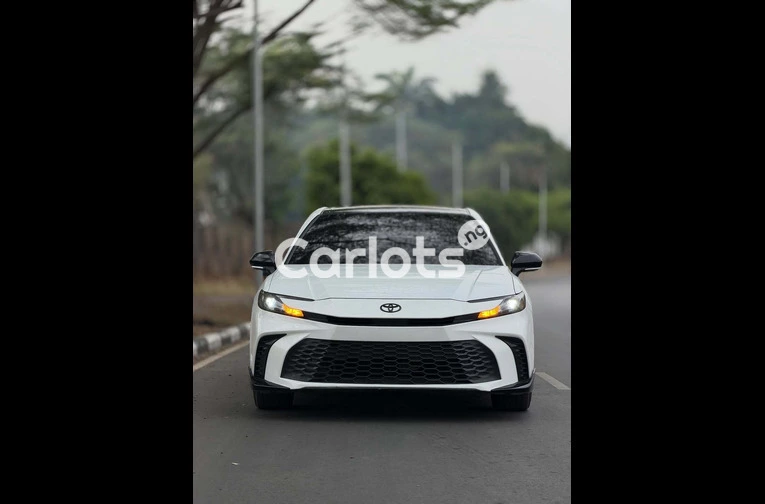2025 TOYOTA CAMRY HYBRID - 2/7