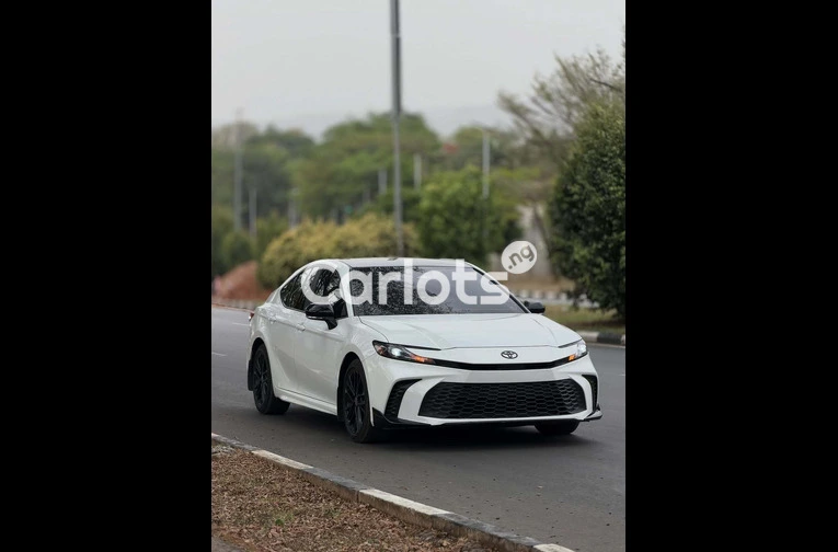 2025 TOYOTA CAMRY HYBRID - 3/7