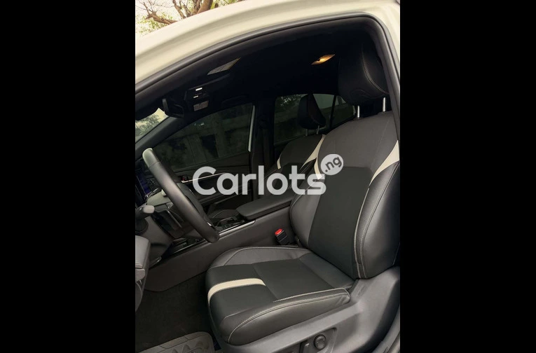 2025 TOYOTA CAMRY HYBRID - 6/7