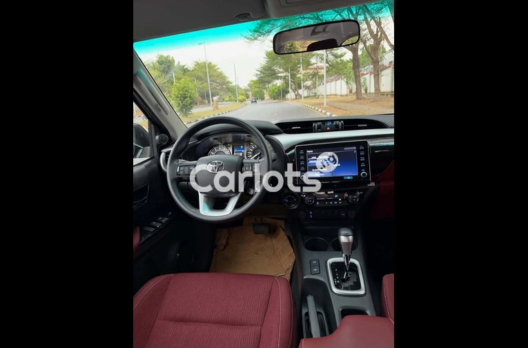 2026 TOYOTA HILUX SR5 4WD - 4/7