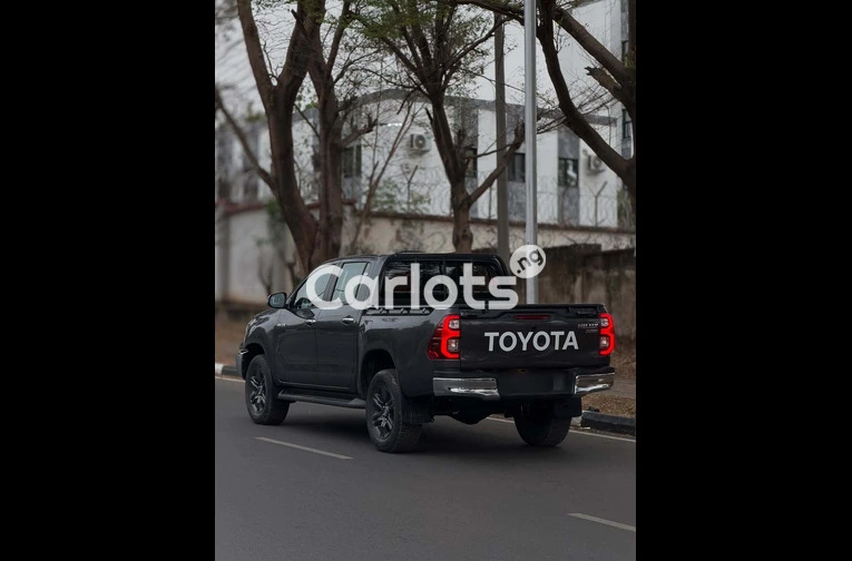 2026 TOYOTA HILUX SR5 4WD - 7/7