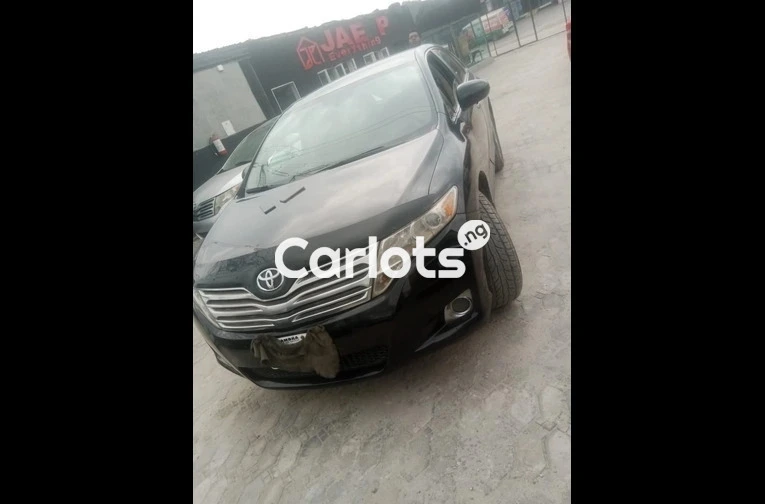 Very clean 2010 venza full option - 1/7