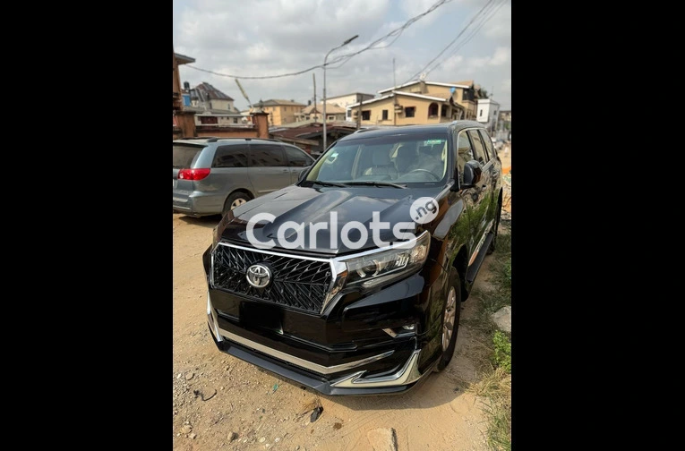 PREMIUM 2015 TOYOTA LANDCRUISER PRADO V6 - 1/7