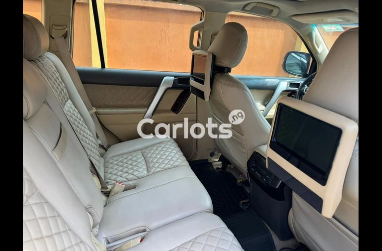 PREMIUM 2015 TOYOTA LANDCRUISER PRADO V6 - 4/7