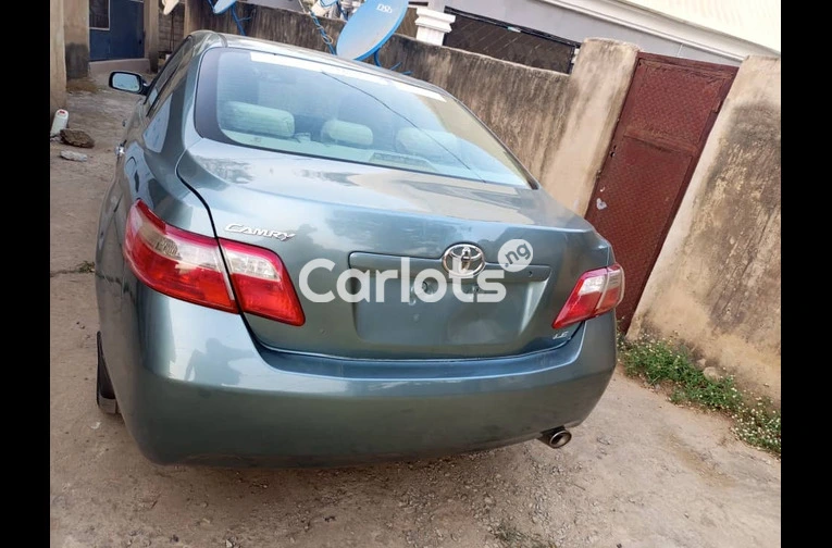 Toyota Camry 2008 - 2/5