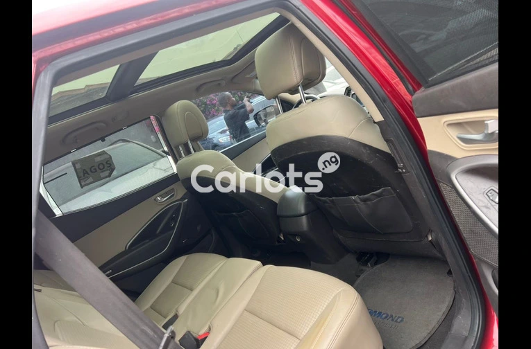 Hyundai Santa Fe Sport 2.0T Limited - 4/7