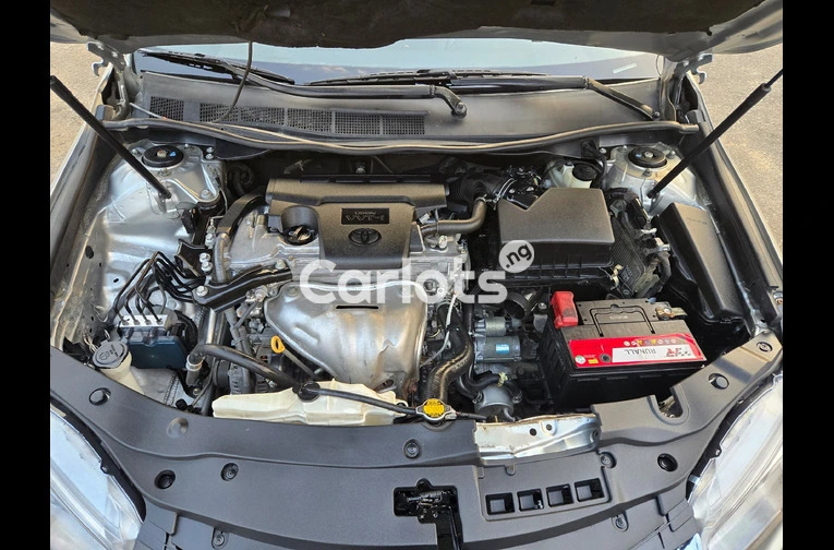 Silver Toyota Camry SE 2017 - 7/7