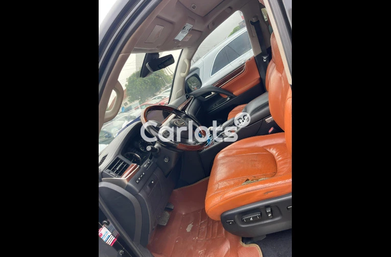 2016 Lexus LX570 - 2/5