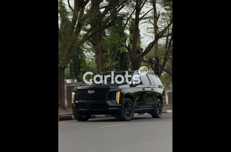 2025 Cadillac Escalade 600 FOREIGN USED - 1/7