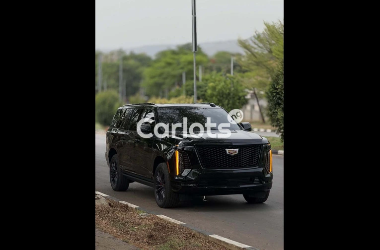 2025 Cadillac Escalade 600 FOREIGN USED - 3/7
