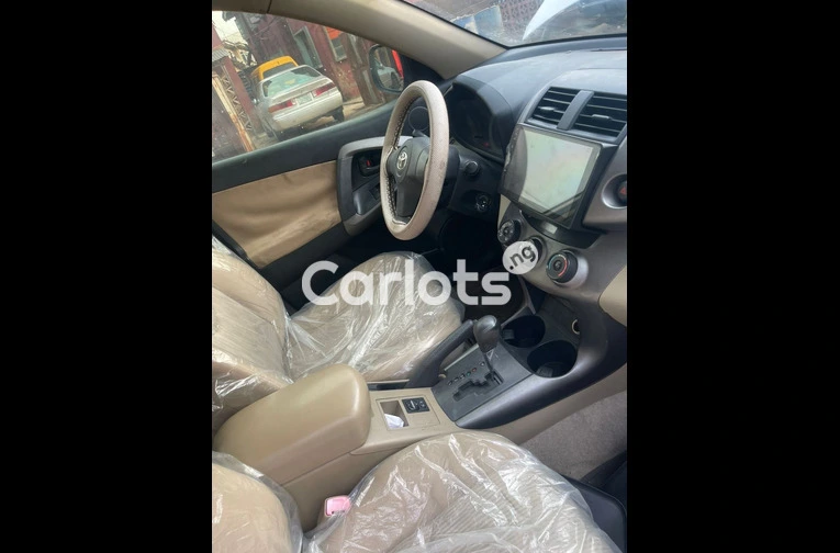 TOKUNBO 2011 TOYOTA RAV4 4WD V4 - 2/7