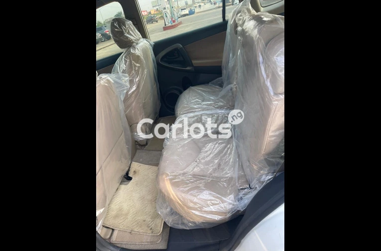 TOKUNBO 2011 TOYOTA RAV4 4WD V4 - 3/7