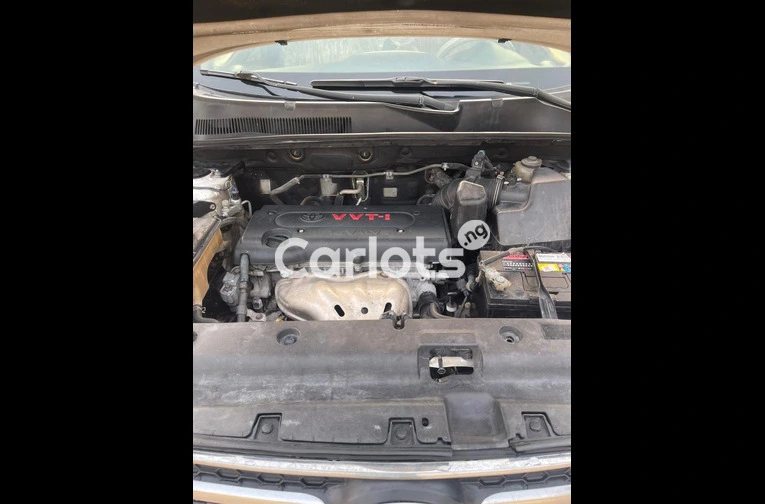 TOKUNBO 2011 TOYOTA RAV4 4WD V4 - 5/7