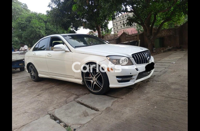 2009 MERCEDES BENZ C300